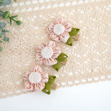 Load image into Gallery viewer, Flower Hair Clip SET